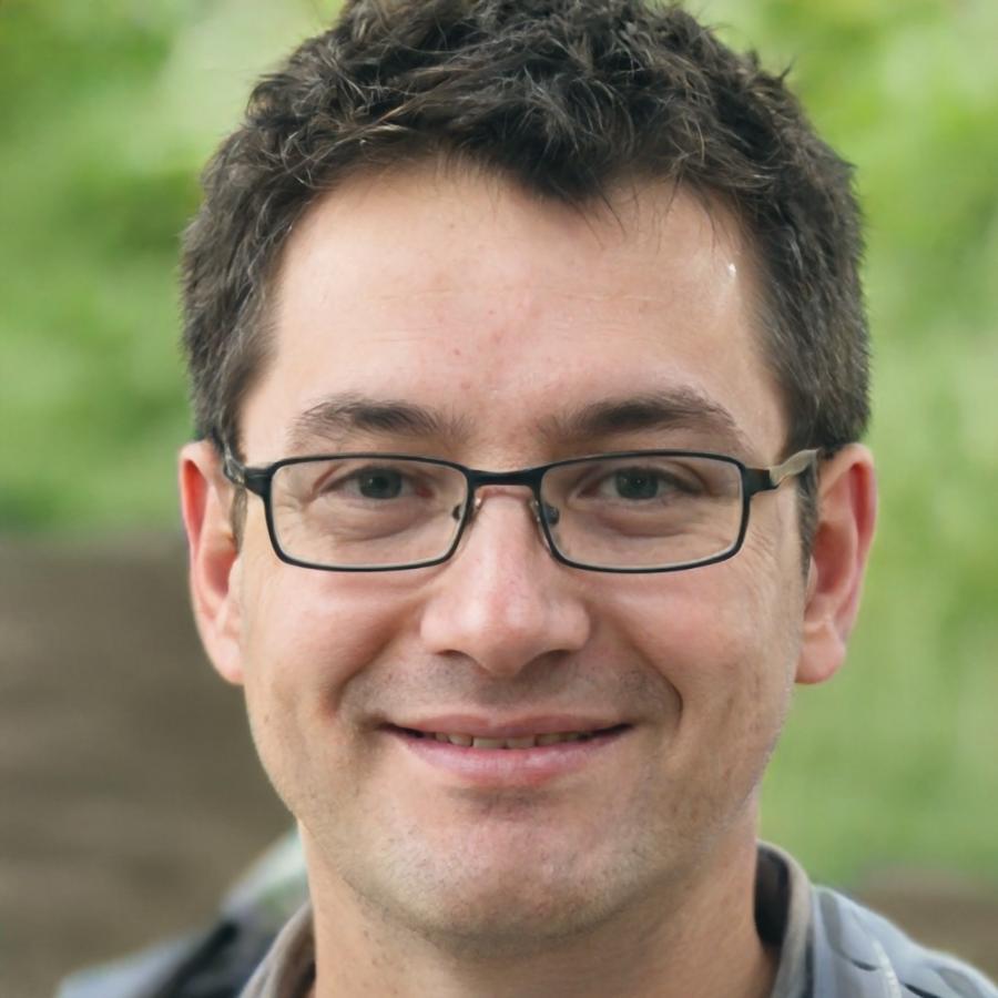 Portrait of Oren Kavinsky, Lead Robotics Instructor